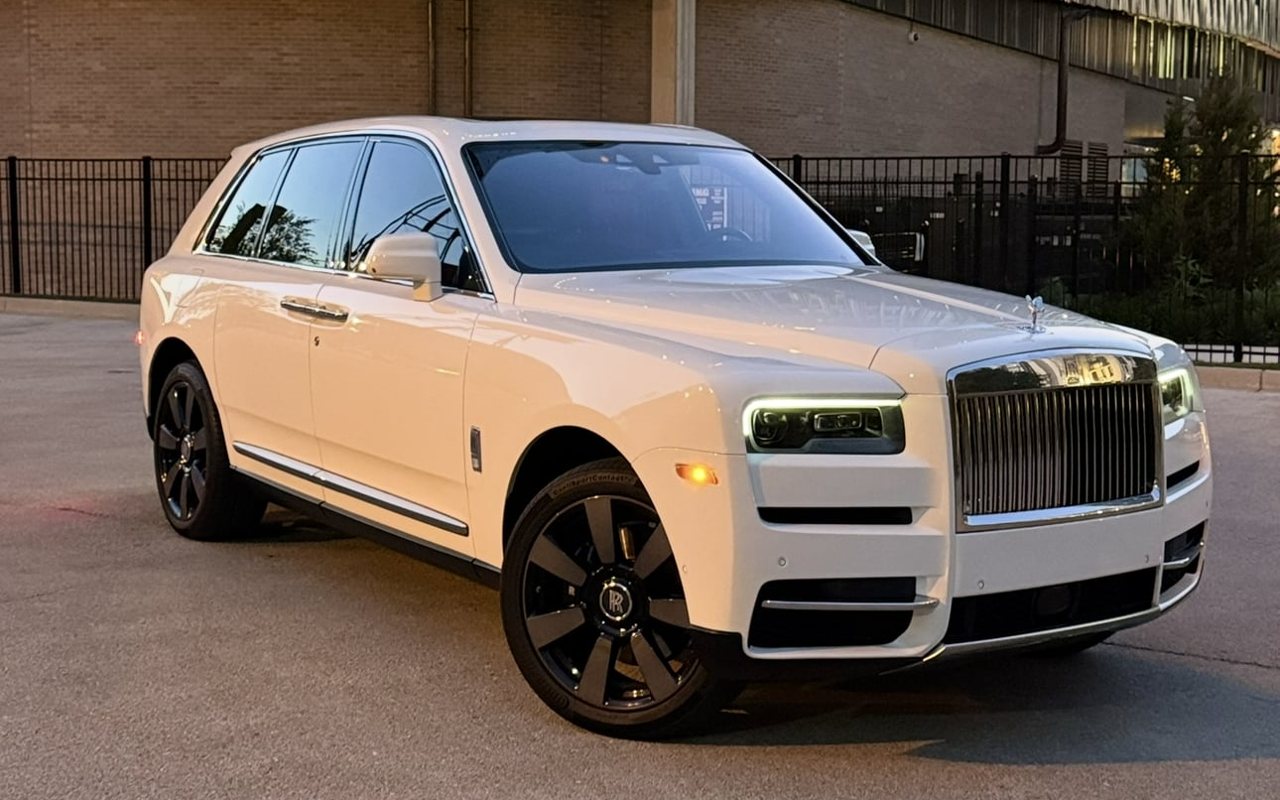 Rolls-Royce Cullinan rental in Chicago, photo of the actual car