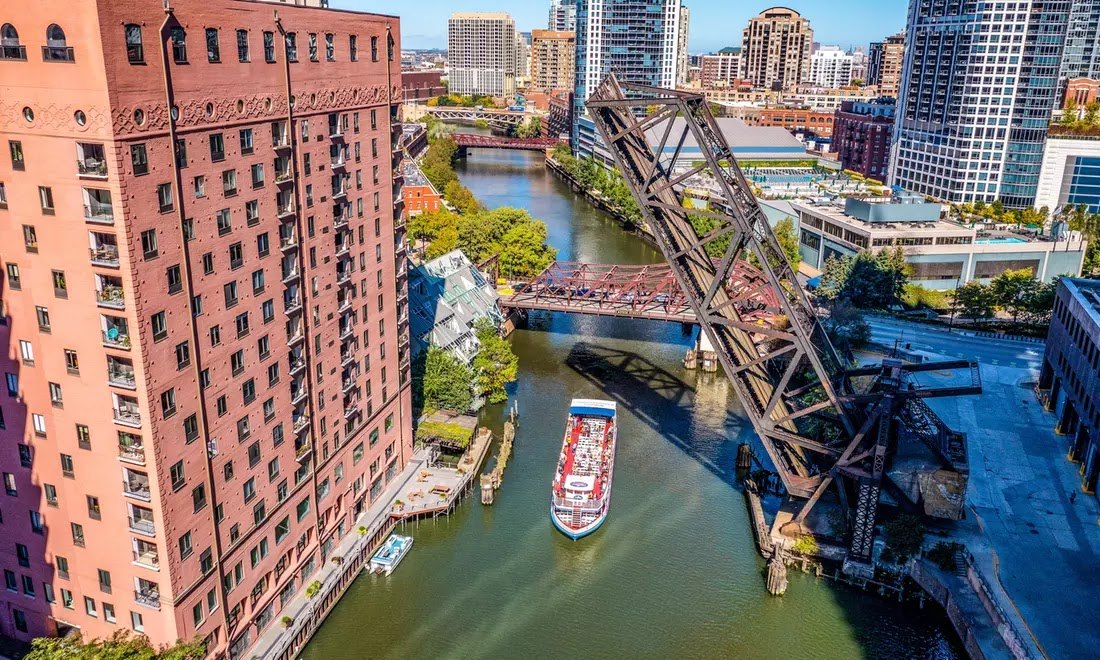 The Chicago River and a lift bridge in River North
